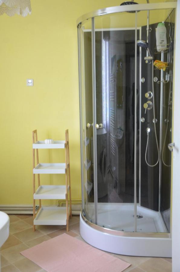 Au Bord De L'Eau Appartement 50 M2 Chambon-sur-Voueize Ngoại thất bức ảnh